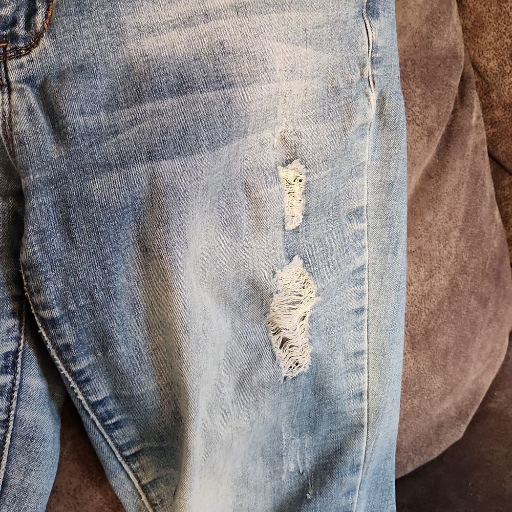 Ymi size 7 jeans distressed stretch frayed - Picture 7 of 9